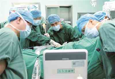 对付肝脏肿瘤有新招 记柳江区人民医院 成功开展微波消融术